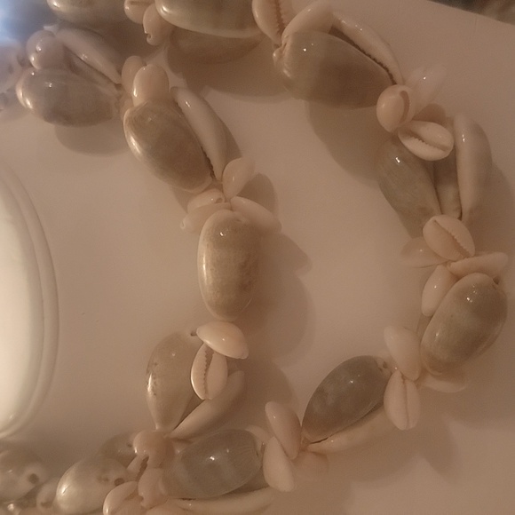 Big Shell necklece - Picture 2 of 4